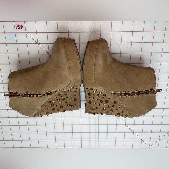 Womens camel color booties size 6 - Picture 2 of 6
